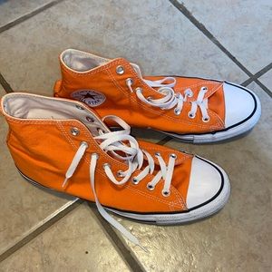 ORANGE HIGH TOP CONVERSE